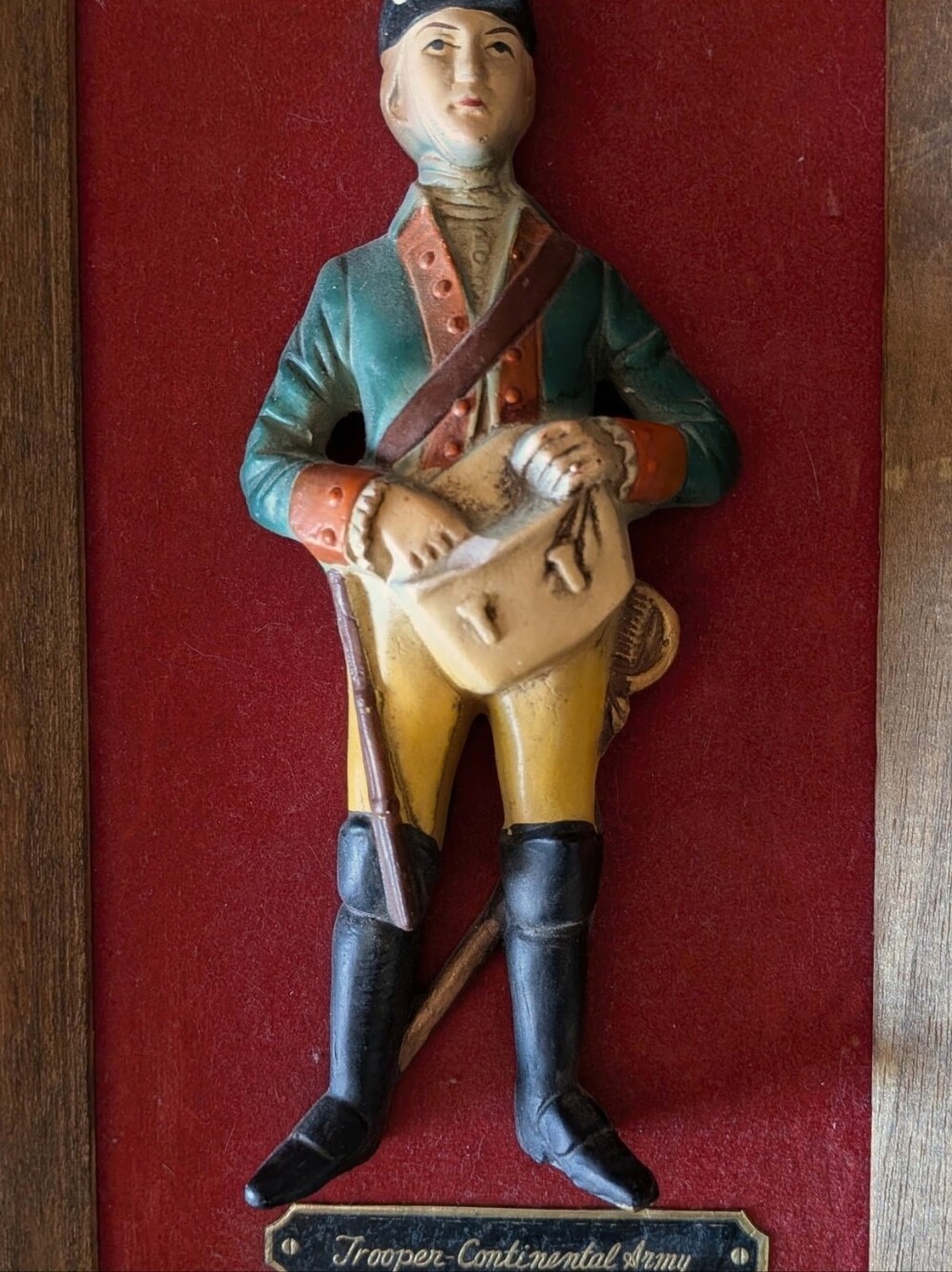 Vintage Framed Virginians Figurine in Red, Green and Brown - Picture 5 of 7